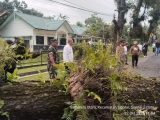 Antisipasi Pohon Tumbang, Danramil 08/Bangun Bersama Instansi Terkait Lakukan Pemangkasan di Jalan Asahan