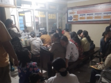 Antrean Panjang Warga Taput di Tengah Hujan, Polres Tetap Layani SKCK hingga Sore