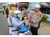 Berkah Ramadan, Polres Tapanuli Tengah Tebar 300 Paket Takjil di Simpang DPR Pandan