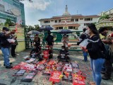 Bobby Enggan Minta Maaf, Jurnalis Tabur Bunga di Depan Kantor Wali Kota