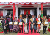 Bupati dan Wabup Taput Bagikan Bantuan Pendidikan Kepada 774 Orang Mahasiswa