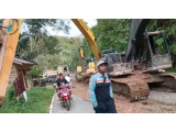 Bupati Masinton Kerahkan 47 Alat Berat Percepat Buka Akses Desa Terisolir di Tapteng