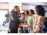 ﻿Bupati Taput Salurkan KKS dan Buku Tabungan untuk KPM Program Sembako/PKH 2025