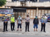 Polres Simalungun Bagikan Stiker Larangan Mudik