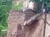 Dampak Hujan Deras, Rumah Warga Bantan Longsor