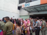 Demi Bantuan Rp 1,2 Juta, Ratusan Warga Serbu BNI Siantar