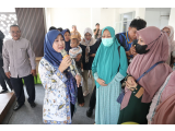 Eman Ning Mimi: Bukti Cinta Cirebon untuk Ibu dan Lansia