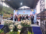 Hujan Tak Surutkan Semangat, Ribuan Warga Hadiri Paskah Raya Taput 2025 di Salib Kasih