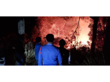 Hutan dan Lahan Warga Terbakar Dekat Sipinsur, Petugas  Berjuang Padamkan Api