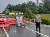 Jalan Embong Amblas, Satlantas Polres Simalungun Alihkan Arus Lalin