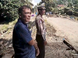 Jalan Putus di Tanah Jawa Diperbaiki , Kini Dapat Dilalui