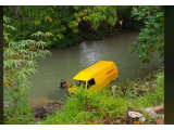 Pembatas Jalan Kosong, Mobil Kembali Jatuh ke Sungai