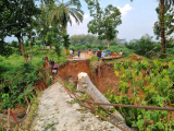 Jembatan Bah Bolon penghubung Kulon dengan PAS Timuran Bah Jambi Simalungun  Ambruk