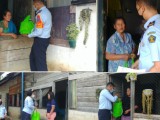 Kantor Imigrasi Siantar Bagi Sembako, Puluhan Warga Disambangi