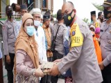 Kapolda Sumut Bantu Warga Parapat di Tengah Covid-19