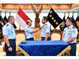 Marsda TNI Palito Sitorus Sematkan Wing SPL Kepada KSAU.