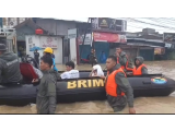 Medan Banjir Lagi: Brimob Kerahkan 21 Personel untuk Evakuasi Darurat Warga Lalang