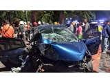Melaju Kencang, Sopir Ford Tewas Usai Tabrak Gerobak dan Pohon
