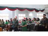 Natal Bersama Warga Bangun, Bupati Dairi Serahkan Tali Asih dan Tegaskan Komitmen Dairi Naik Kelas