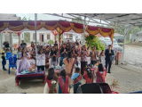 Ny. Lisa Deni Lumbantoruan br. Malau, Menghadiri Acara Pelepasan 13 siswa PAUD Suka Cita di Desa Sipahutar