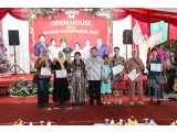 Open House Natal 2025, Wali Kota Wesly Silalahi Perkuat Silaturahmi dan Salurkan Bansos