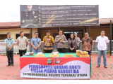 ﻿Polres Taput Musnahkan 8,5 Kg Ganja Kering, Enam Tersangka Terjerat Hukum