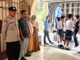 Polsek Siantar Timur Pantau Distribusi Makanan Bergizi Gratis di SMP Negeri 1