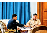 Prabowo–Luhut Bahas Strategi Tahan Guncangan Global, Bansos Digital hingga Pusat Keuangan RI Dikebut!