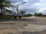 Rusak 15 Tahun, Netty Sianturi Minta Pemko Bangun Jalan di Mekar Nauli