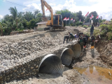 Satgas Gulbencal Kodam I/BB Bangun Jembatan Armco di Langkat, Akses Warga Kembali Lancar
