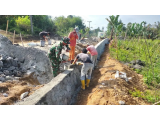 Satgas TMMD ke-127 Kodim 0207/Simalungun Perkuat Tembok Penahan Jalan di Nagori Bahapal