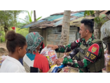 Satgas Yonif 144/JY Bagikan Sembako untuk Warga Boven Digoel