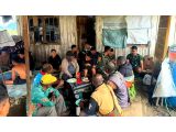 Satgas Yonif 2 Marinir Sigap Obati Warga Terluka di Papua Tengah, Wujud Kepedulian TNI untuk Masyarakat