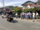 Sopir Mogok Karena BBM Naik, Ratusan Pelajar Terlantar Pulang Sekolah