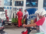 ﻿SPBU Hutabarat Tarutung Diserbu Jerigen, Kemacetan Parah Lumpuhkan Akses Masuk Kota