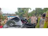 ﻿Tangis di Rel Sore Itu: Polres Simalungun Sigap Evakuasi Korban Tabrakan Maut KA Kisaran Express vs Mobil Calya