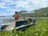 TNI, DLH, dan Warga Bersinergi Bersihkan Danau Toba di Simalungun, 20 Ton Sampah Diangkut