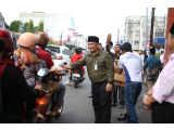 Ungkapan Kasih Sayang, Bank Sumut dan SMSI Bagi Takjil ke Masyarakat