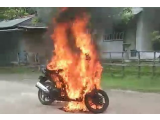 Usai Ancam Pakai Parang, Siswa ini Bakar Motor Guru
