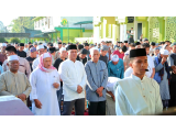 Wabup Dairi Salat Idulfitri di Masjid Agung Sidikalang, Pesan Kejujuran dan Kepedulian Sosial Menguat
