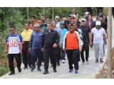 Wakil Bupati Tapanuli Utara Pimpin Senam Pagi Bersama ASN di Menara Pandang Salib Kasih