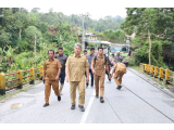 Wakil Bupati Tapanuli Utara Tinjau Lokasi Longsor Akibat Gempa, Kerahkan Alat Berat