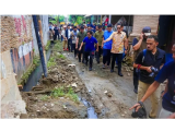 Walikota Medan Sapa Warga Yang Sedang Bergotong Royong