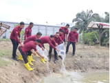 Wujudkan Ketahanan Pangan, Lapas Pemuda Langkat Laksanakan Penaburan Bibit Ikan dan Penanaman Sayur