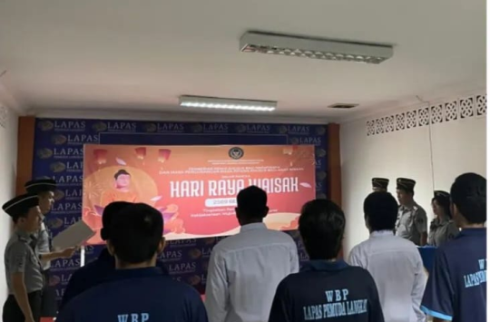 Kasubsi Kamtib, Hotler Krisman Pasaribu saat memberikan amanat pada acara pemberian  remisi khusus kepada 10 orang WBP diLapas Pemuda Langkat. (foto: Humaslapadalangkat)