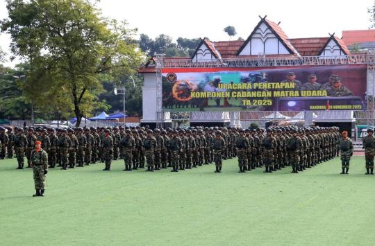 Marsdya TNI Dr. T.B.H. Age Wiraksono,  memimpin Upacara Penetapan Komcad Matra Udara Tahun Anggaran 2025 (foto; Dispen AU)