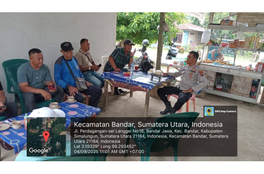 Bhabinkamtibmas Polsek Perdagangan, AIPTU B. Sinaga, melakukan patroli dan kunjungan ke Nagori Panombean Baru, Kecamatan Bandar Masilam (Foto: Humas Polres)