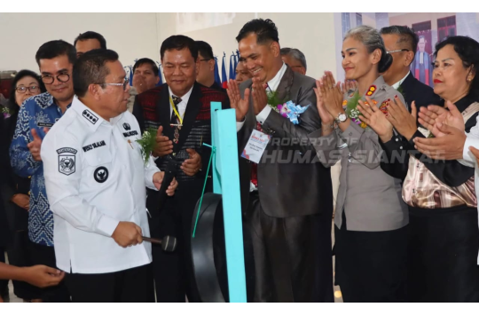 Kapolres Pematangsiantar, AKBP Sah Udur T.M. Sitinjak bersama Walikota Pematangsiantar Wesly Silalahi saat menghadiri Mubes  ke‑XXIX GPDI.