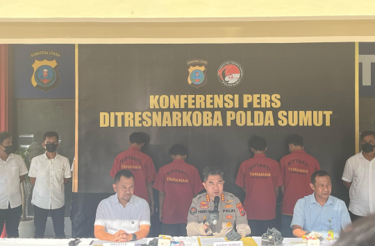 Direktorat Reserse Narkoba Polda Sumatera Utara berhasil mengamankan tersangka pelaku penyeludupan sabu seberat 5 kg di Bandara Kualanamu