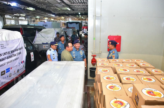 Alumni Akabri 1989 Kirim Bantuan Kemanusiaan ke Sumatra, Gunakan KRI dr. Soeharso-990